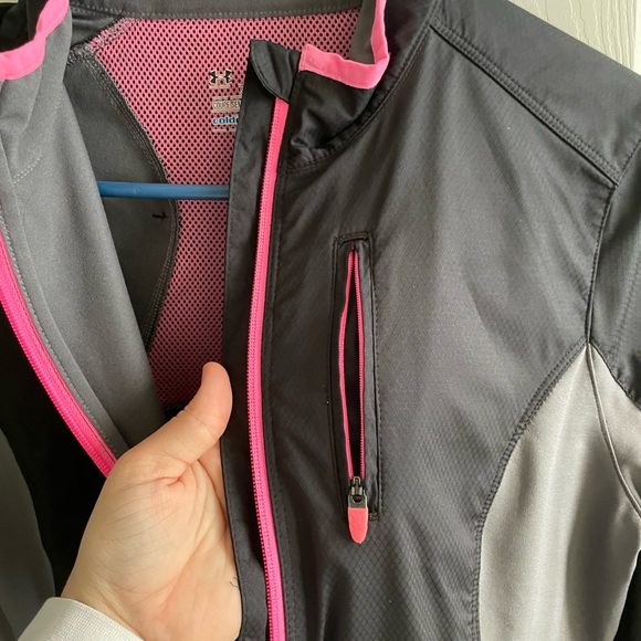 Under Armour • Running Rain Jacket • M - Picture 5 of 9
